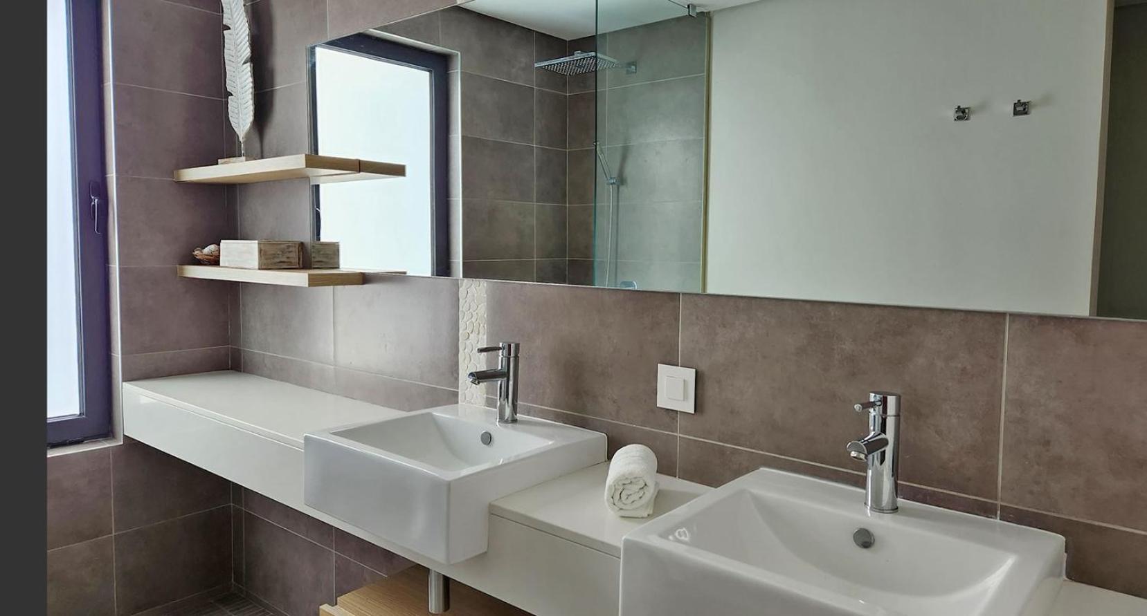 Appartement Le Dauphin Du Lagon Bleu - Plages De Mont Choisy Et De Trou Aux Biches グランベ エクステリア 写真