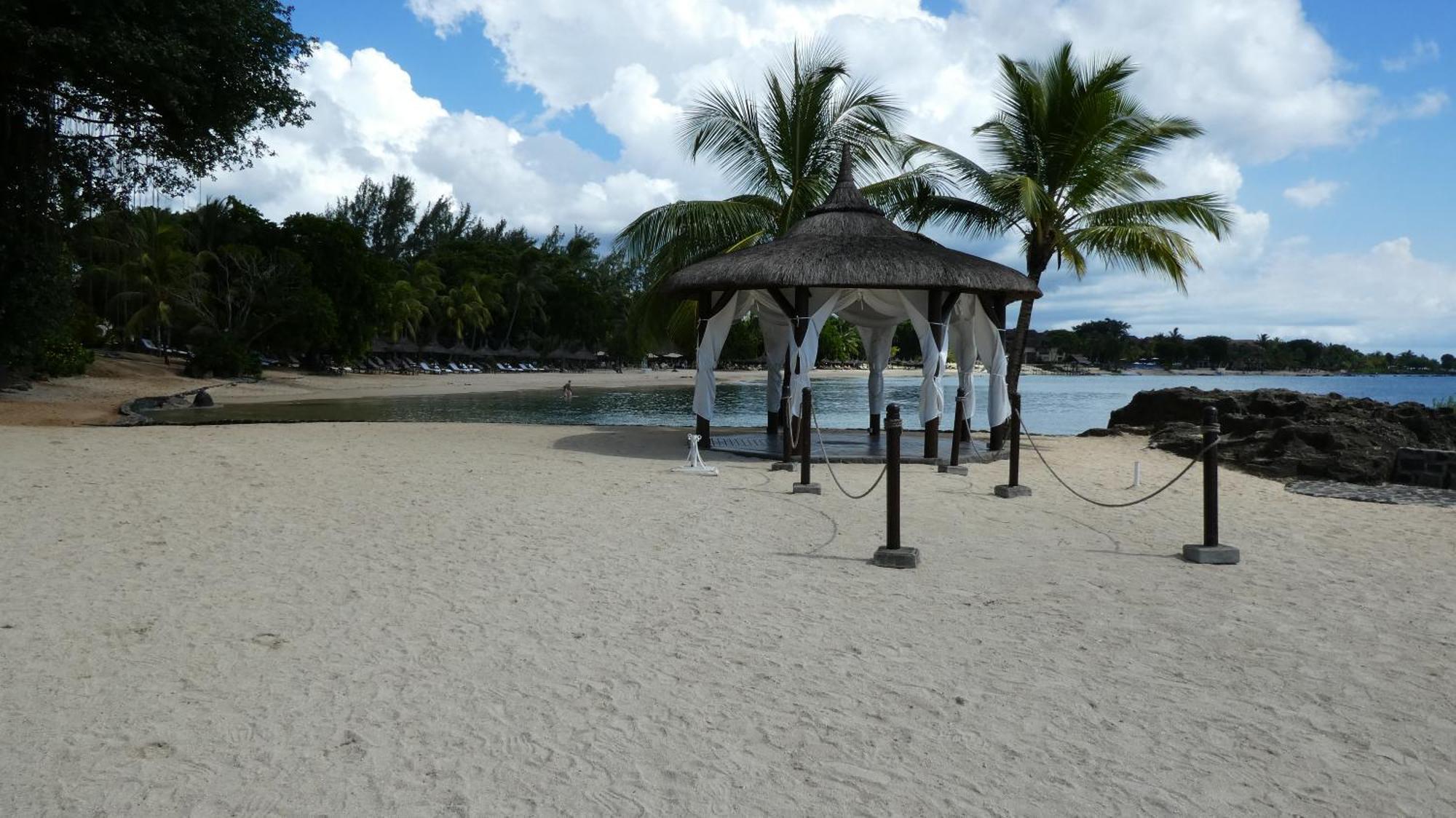 Appartement Le Dauphin Du Lagon Bleu - Plages De Mont Choisy Et De Trou Aux Biches グランベ エクステリア 写真