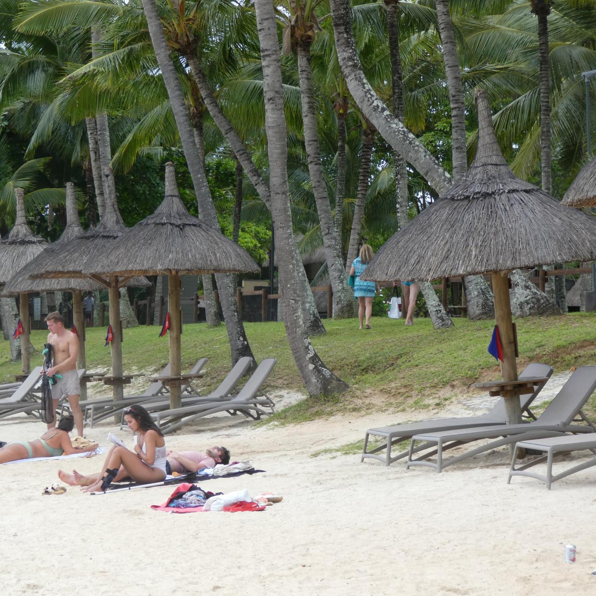 Appartement Le Dauphin Du Lagon Bleu - Plages De Mont Choisy Et De Trou Aux Biches グランベ エクステリア 写真