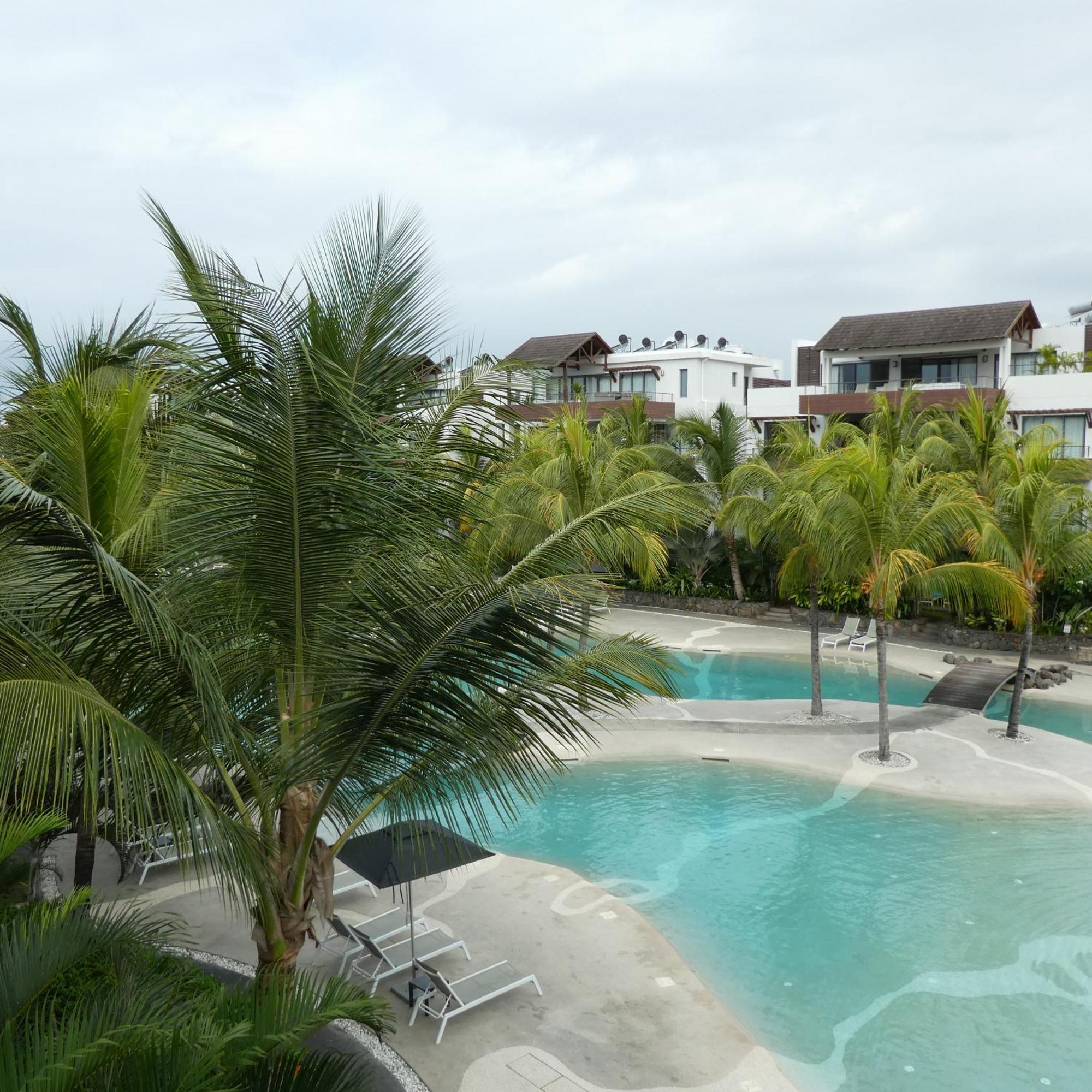 Appartement Le Dauphin Du Lagon Bleu - Plages De Mont Choisy Et De Trou Aux Biches グランベ エクステリア 写真