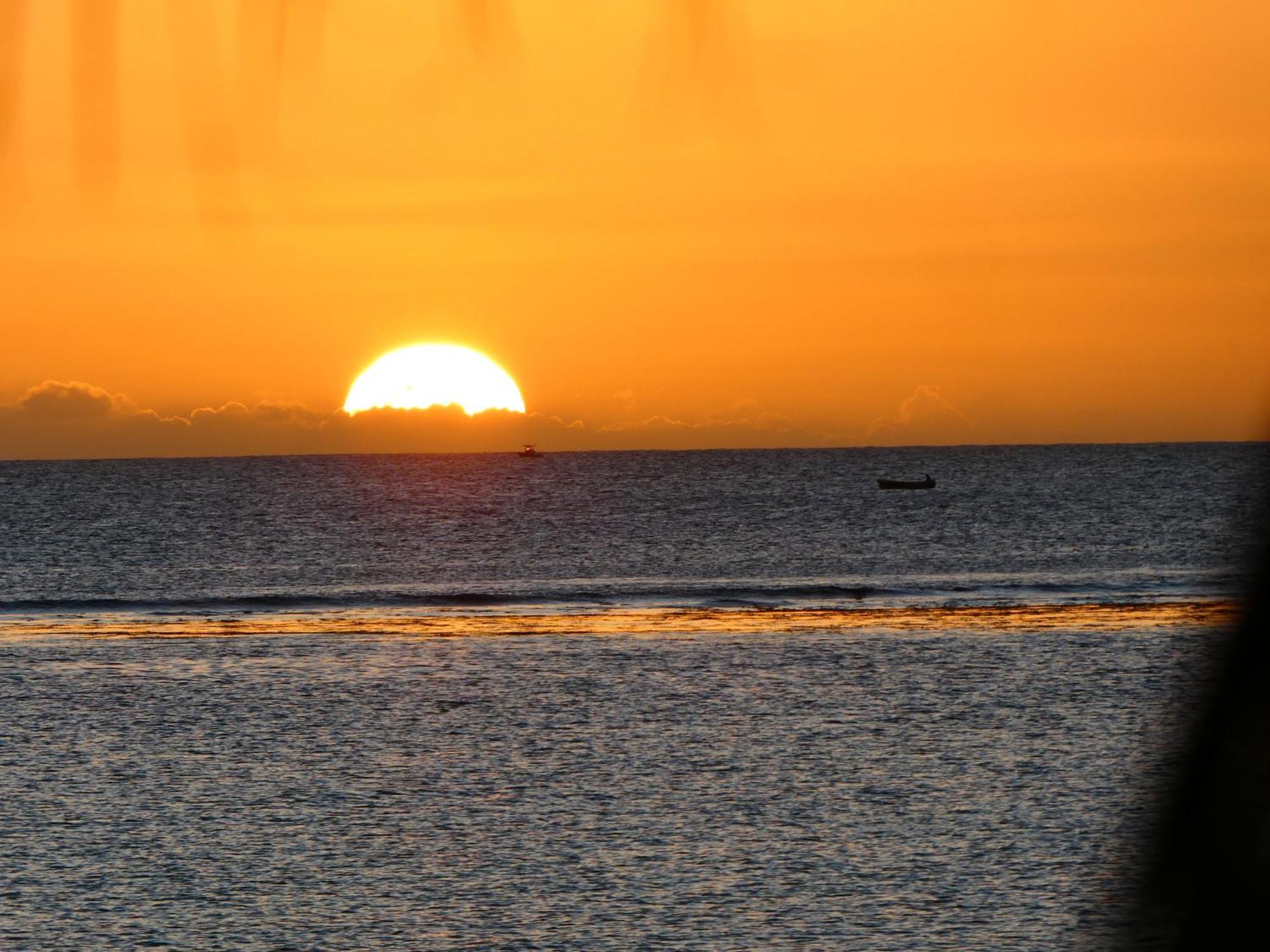 Appartement Le Dauphin Du Lagon Bleu - Plages De Mont Choisy Et De Trou Aux Biches グランベ エクステリア 写真